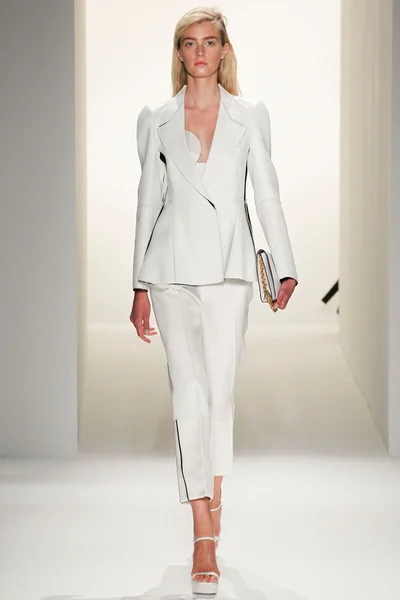 Look 15